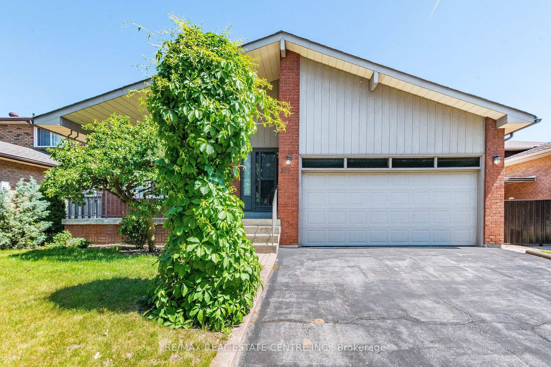 202 Whitchurch Mews, Mississauga, ON L5A 4B3 - Photo 1
