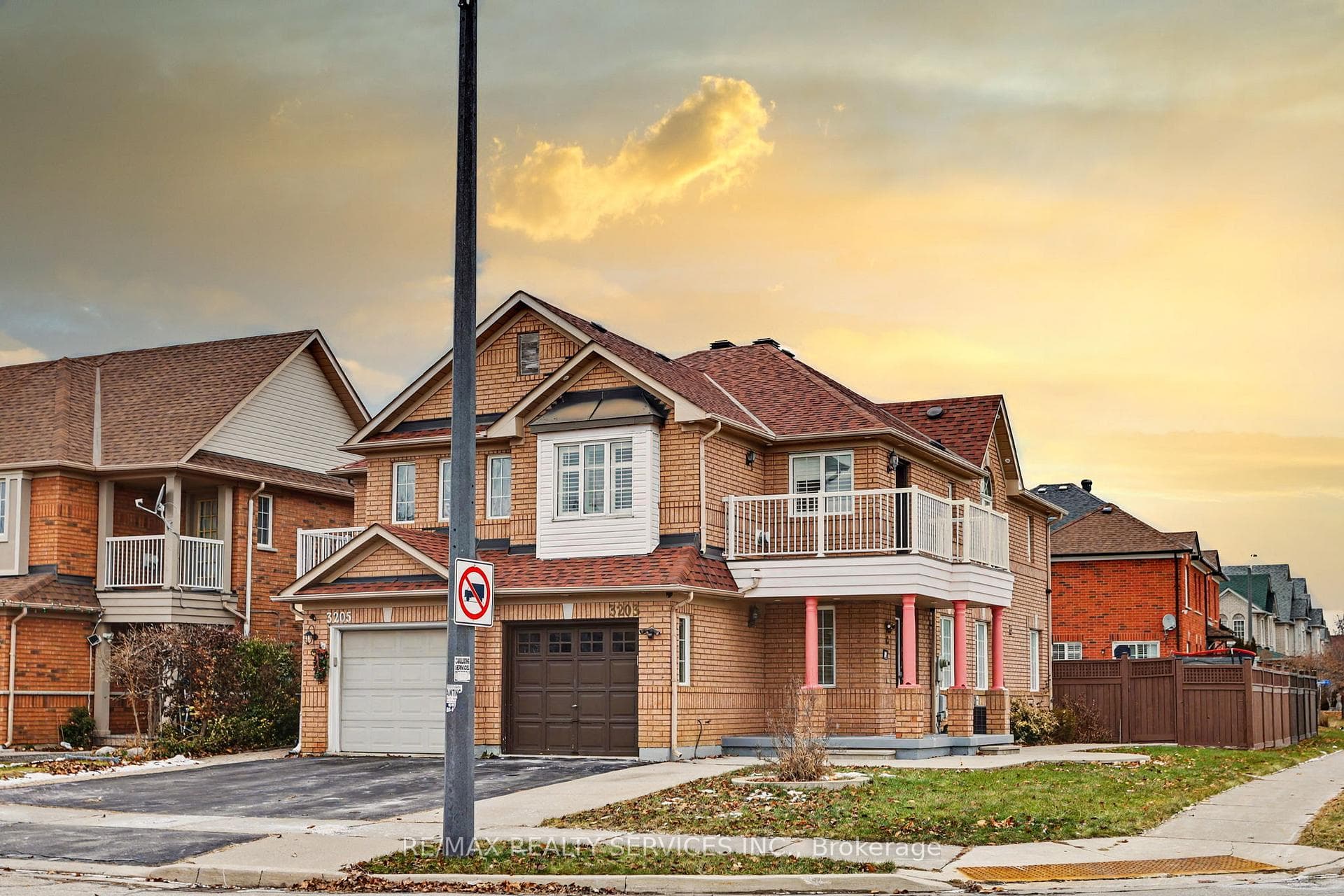 3203 Carabella Way Unit Main, Mississauga, ON L5M 6S8 - Photo 1