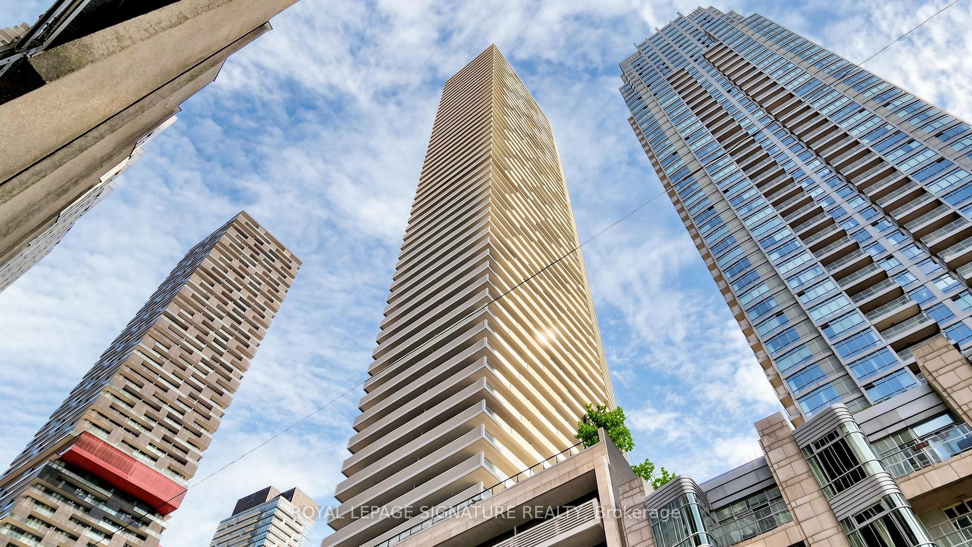 2221 Yonge Street Unit 1011, Leaside / Davisville, ON M4S 0B8 - Photo 1