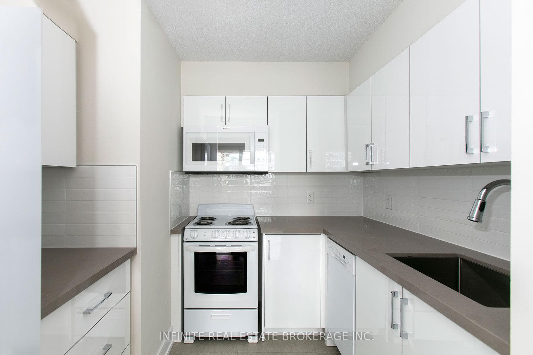 33 Isabella Street Unit 1712, Regent Park / Cabbagetown / St. James Town, ON M4Y 2P7 - Photo 1
