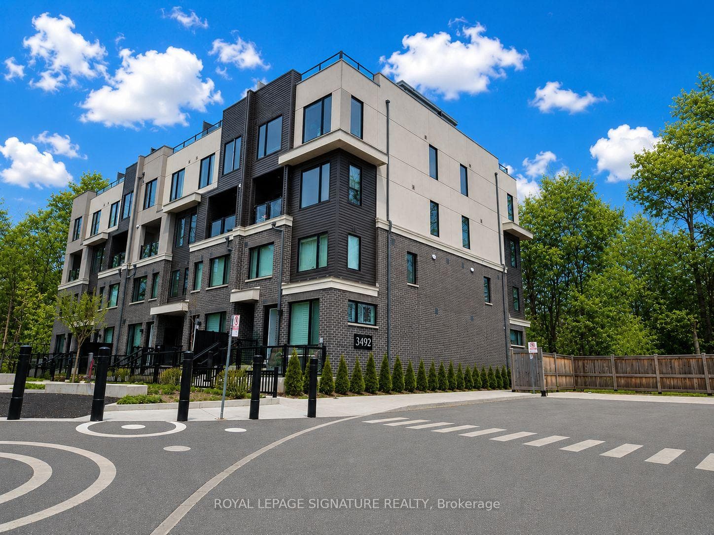 3492 Widdicombe Way Unit 6, Mississauga, ON L5L 0B8 - Photo 1