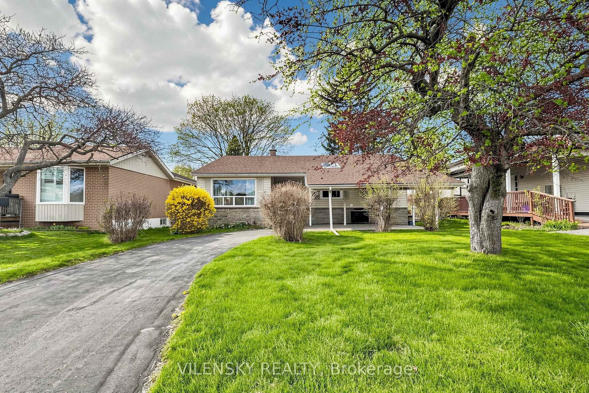 710 Kingfisher Drive, Pickering, ON L1W 1X5 - Photo 1
