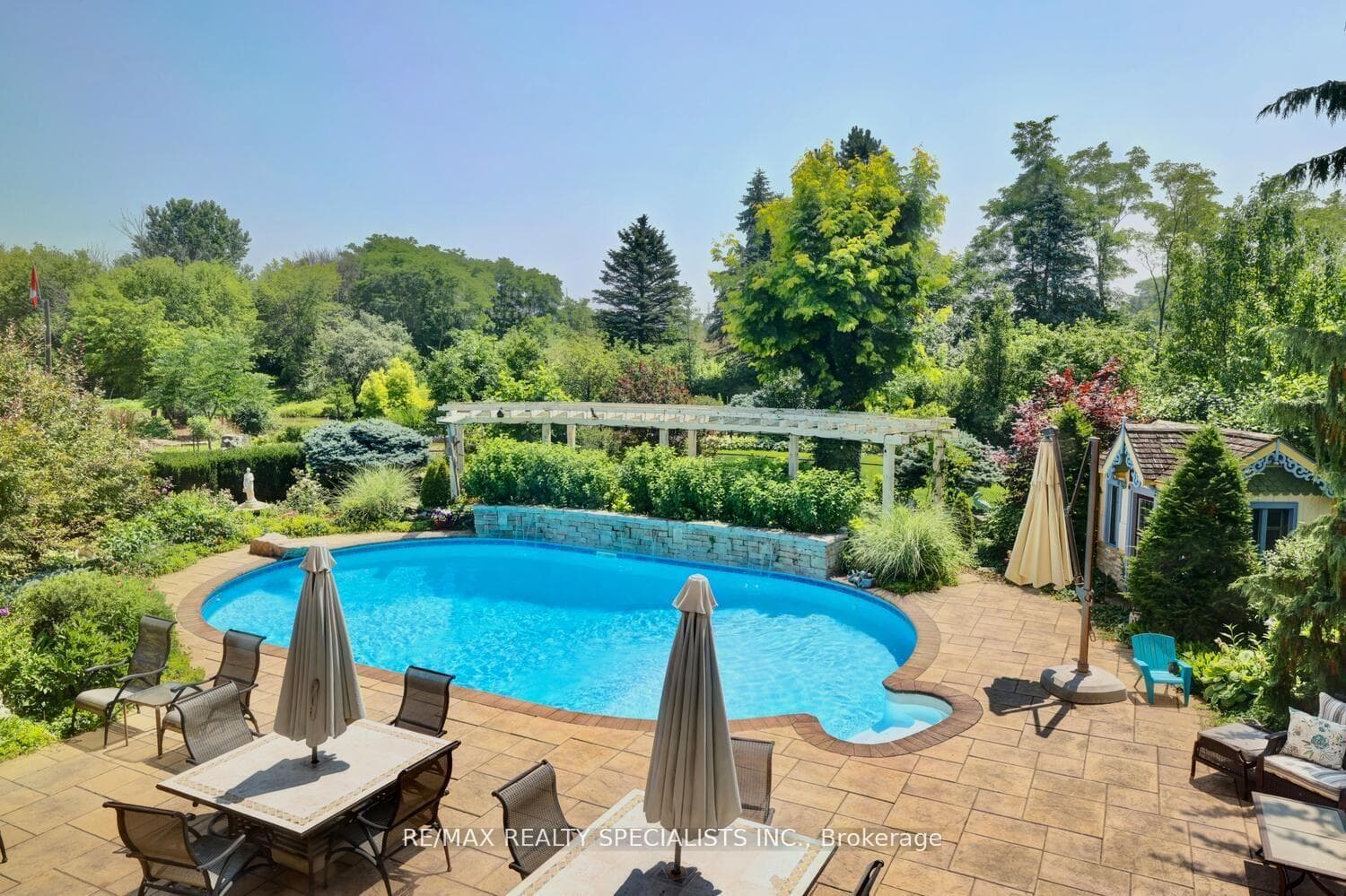 10 acre estate with resort pool
