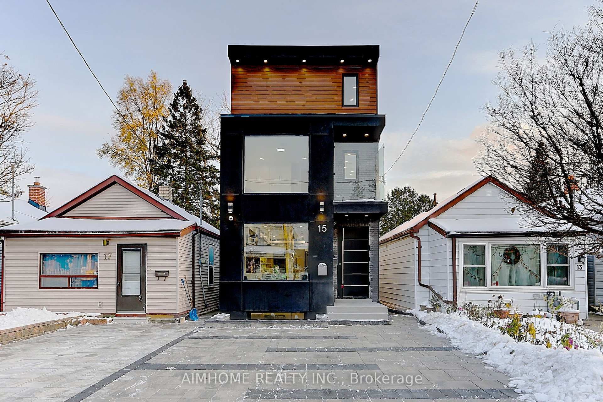 upper 15 Holborne Avenue, Danforth / East York, ON M4C 2P8 - Photo 1