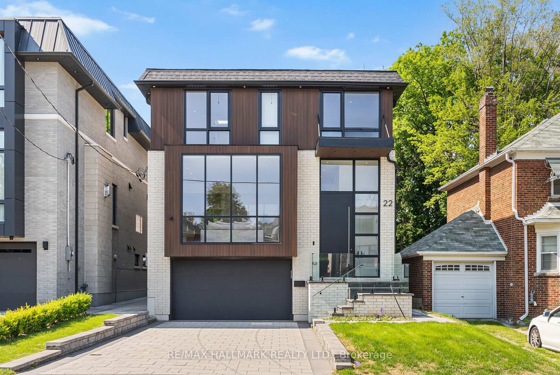 22 Divadale Drive, Flemingdon Park / Don Mills, ON M4G 2N9 - Photo 1