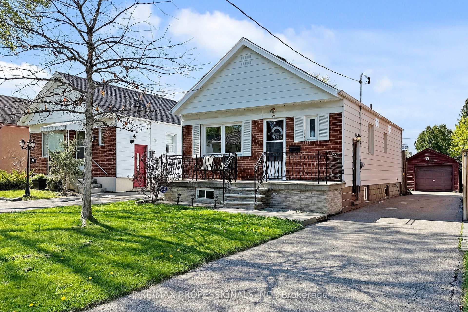 24 Braeburn Avenue, Etobicoke (Kingsview Village / Humber Heights), ON M9P 2J3 - Photo 1