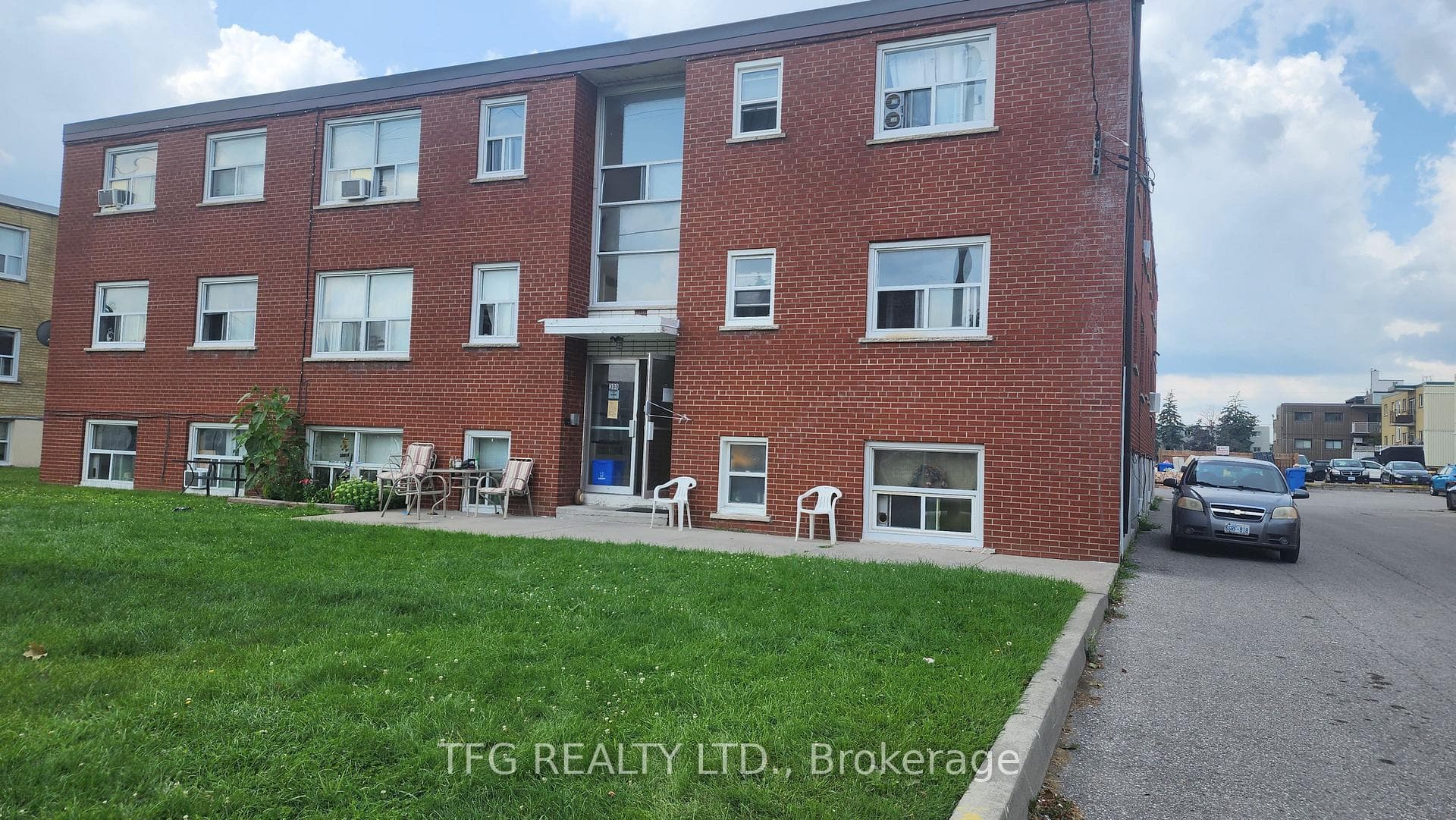 300 Montrave Avenue Unit 12, Oshawa, ON L1J 2M8 - Photo 1