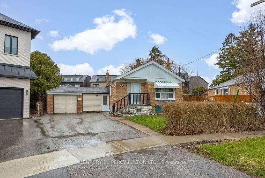 8 Kilpatrick Place, Dorset Park / Kennedy Park, ON M1R 2A8 - Photo 1