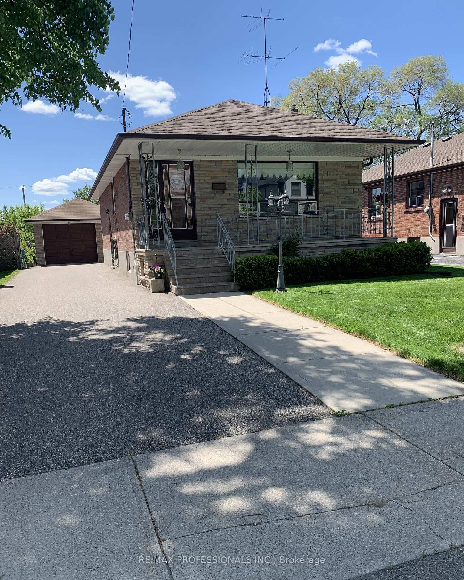 54 Culnan Avenue, Etobicoke (Islington / Rexdale), ON M8Z 5B2 - Photo 1