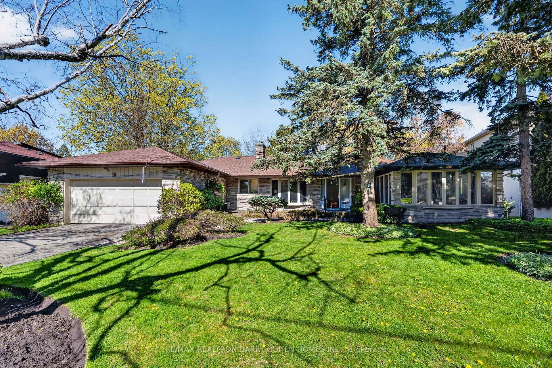 18 Brian Cliff Drive, Toronto C13