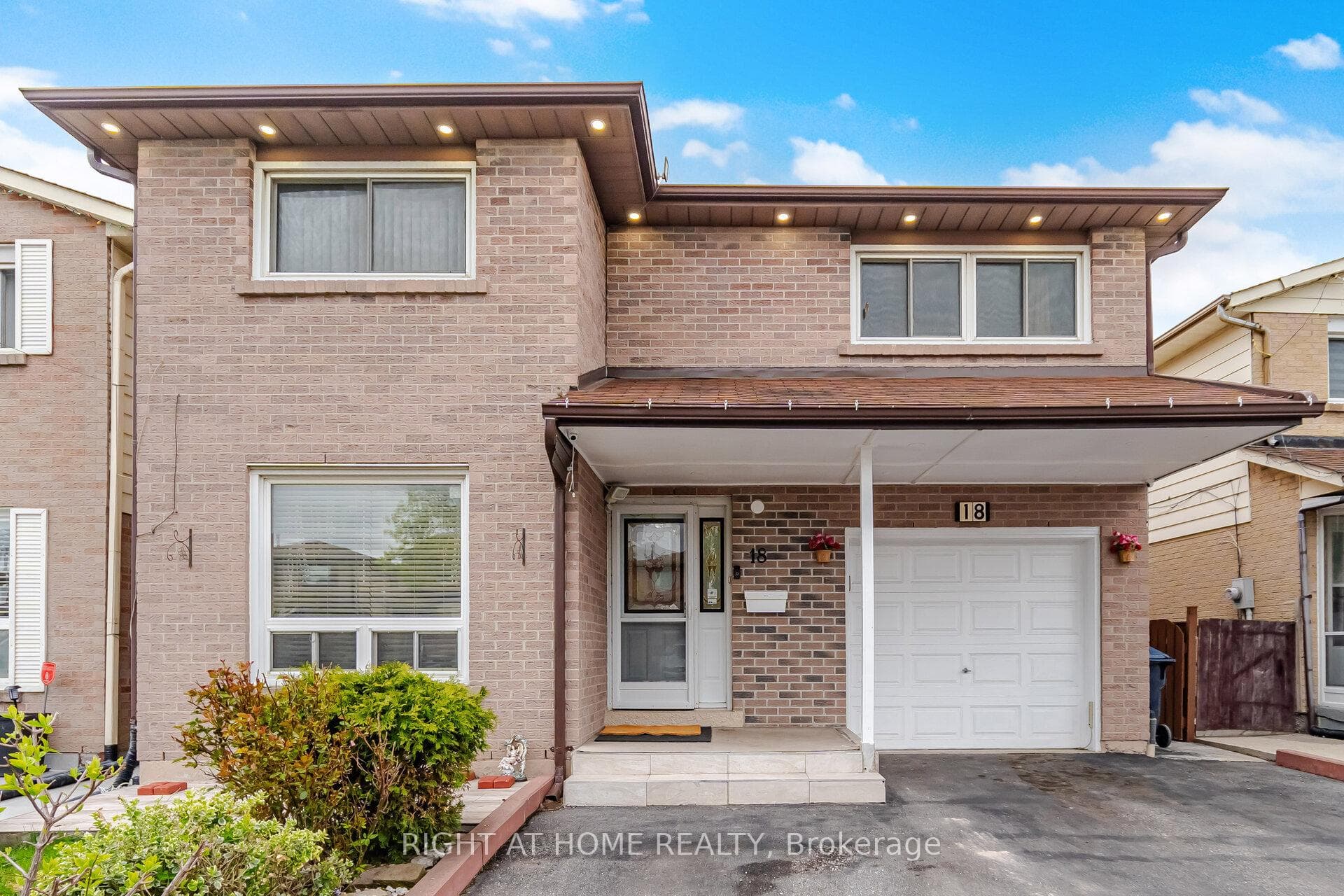 18 Mercedes Drive, Etobicoke (West Mall / Rexdale), ON M9V 4T5 - Photo 1