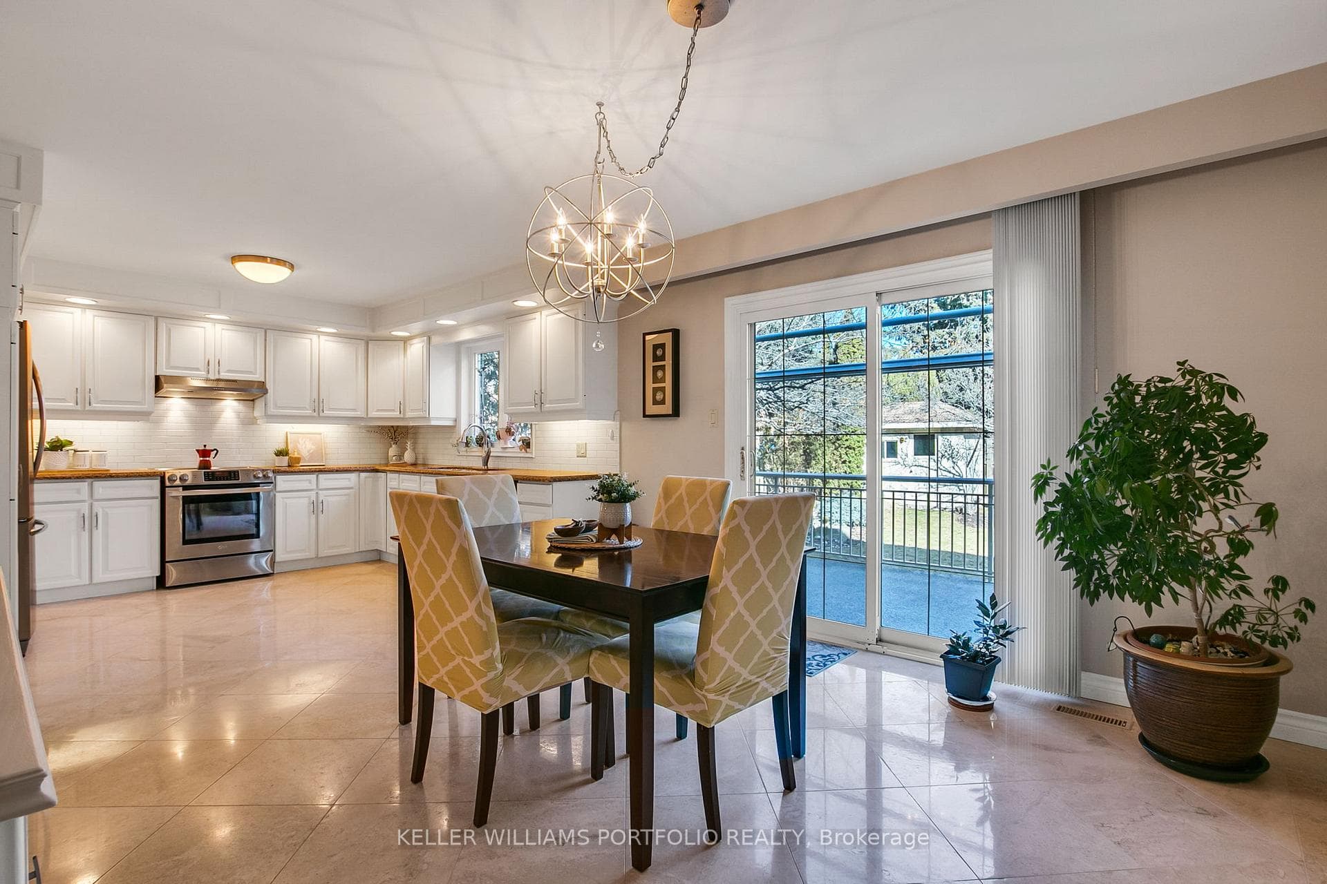 4 Neiltree Court, Etobicoke (Islington / Rexdale), ON M9C 5C3 - Photo 1