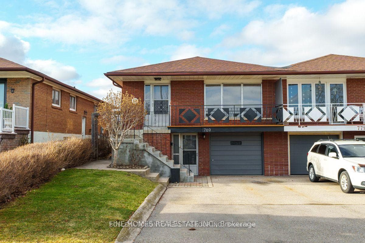 769 Greenore Road Unit Upper, Mississauga, ON L4Y 2V5 - Photo 1
