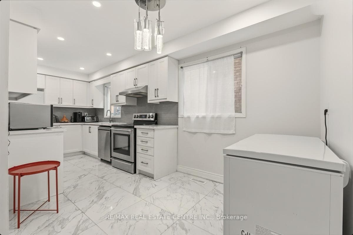 5013 Northern Lights Circle, Mississauga, ON L5R 2P7 - Photo 1