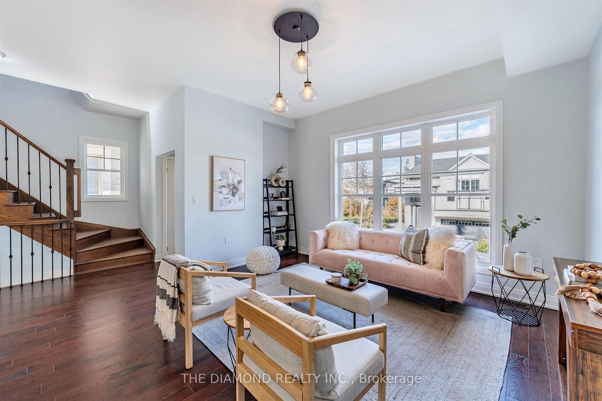 2122 Royal Gala Circle, Mississauga, ON L4Y 1Z2 - Photo 1