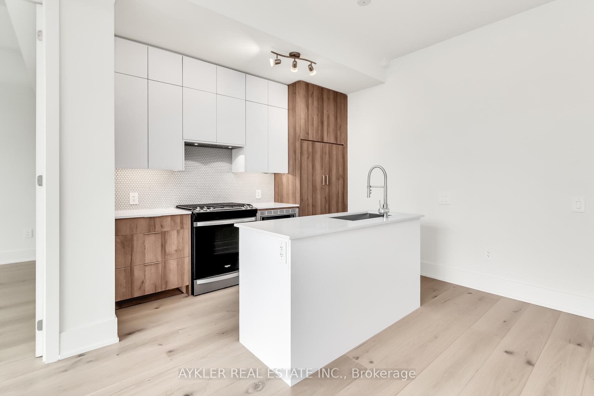 495 Logan Avenue Unit 408, Riverdale / Leslieville, ON M4K 3B2 - Photo 1