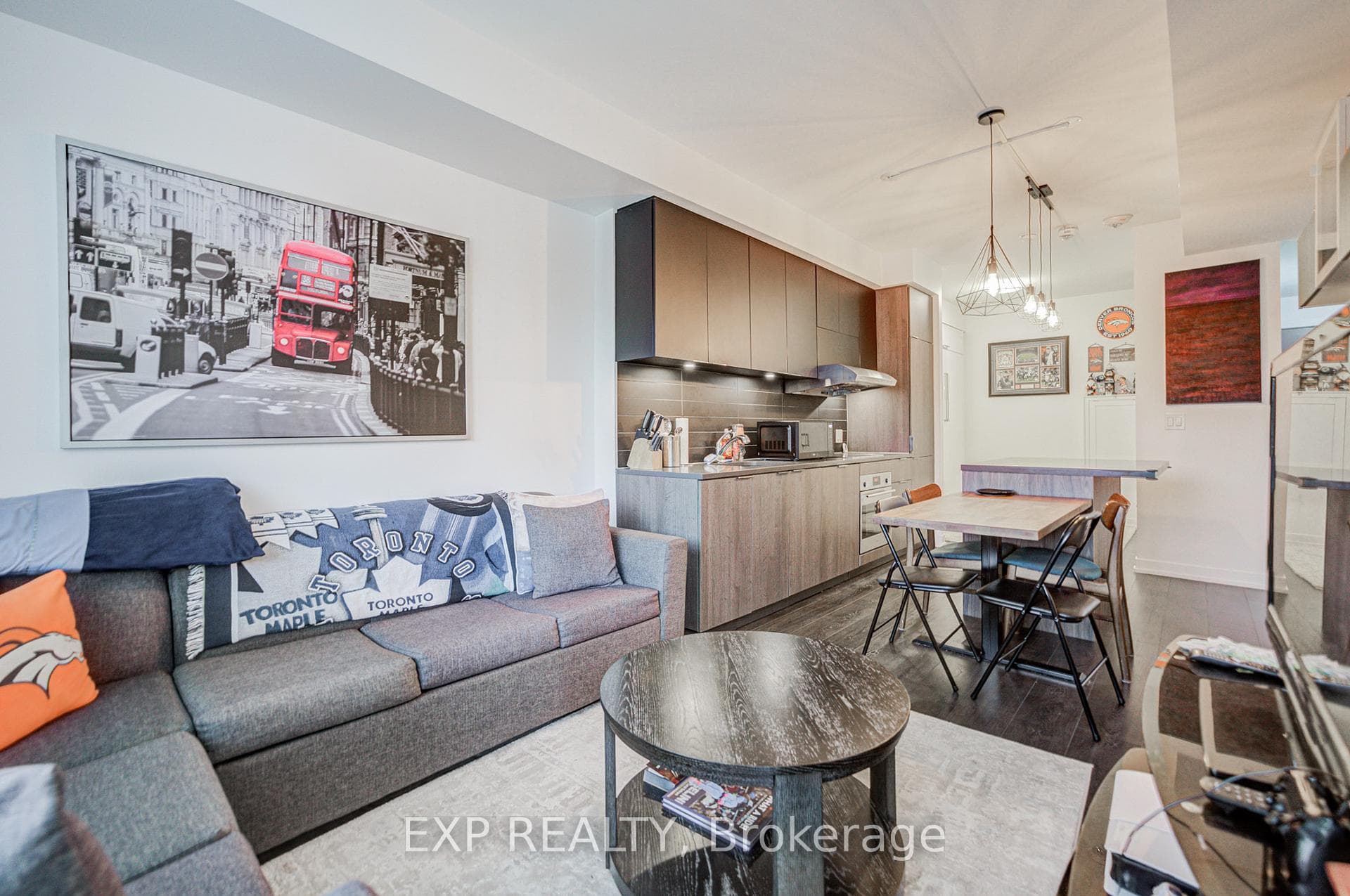 223 St Clair Avenue Unit 209, Annex / Yorkville / Summerhill, ON M4V 1R3 - Photo 1