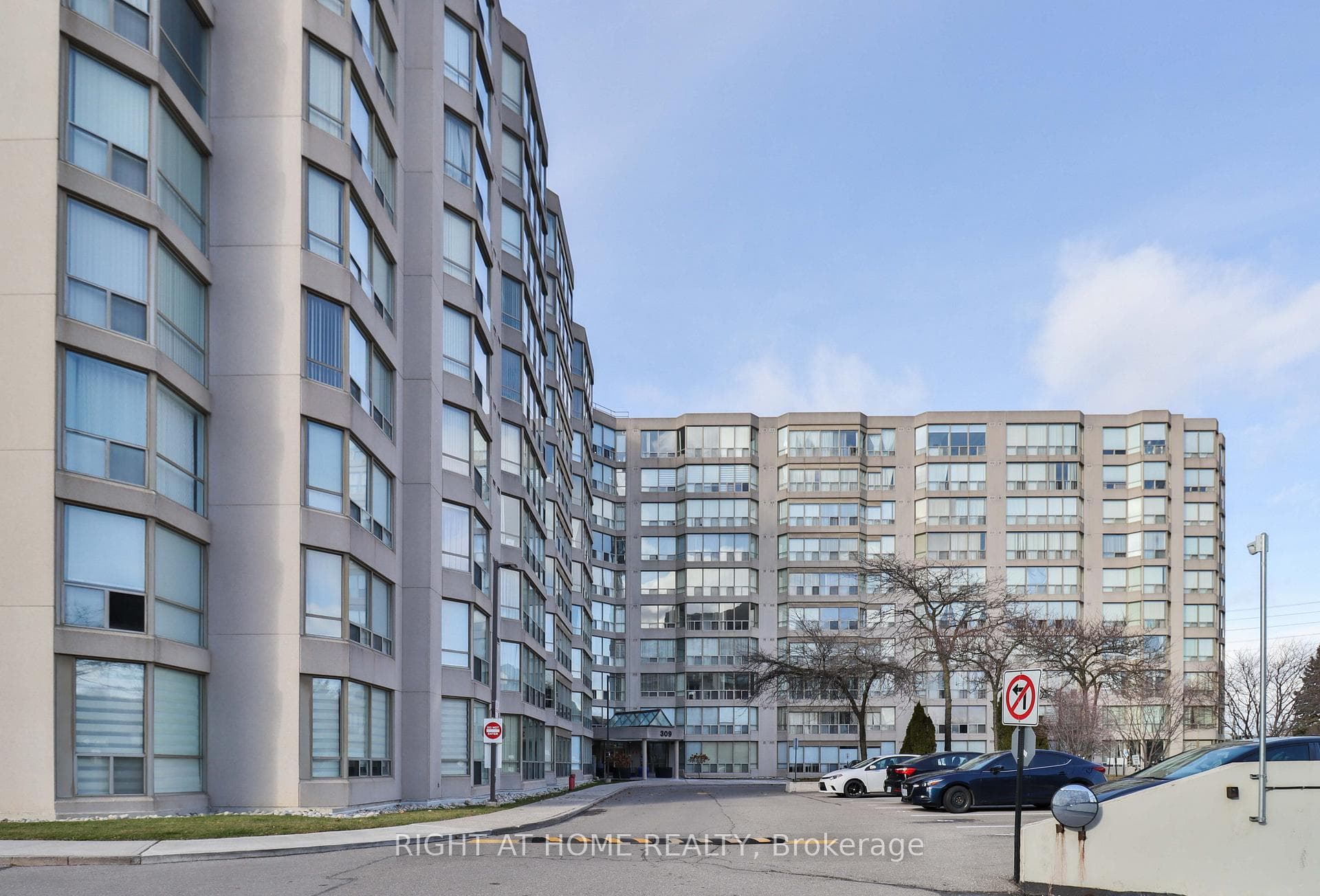 309 Major Mackenzie Drive Unit 611, Richmond Hill, ON L4C 9V5 - Photo 1