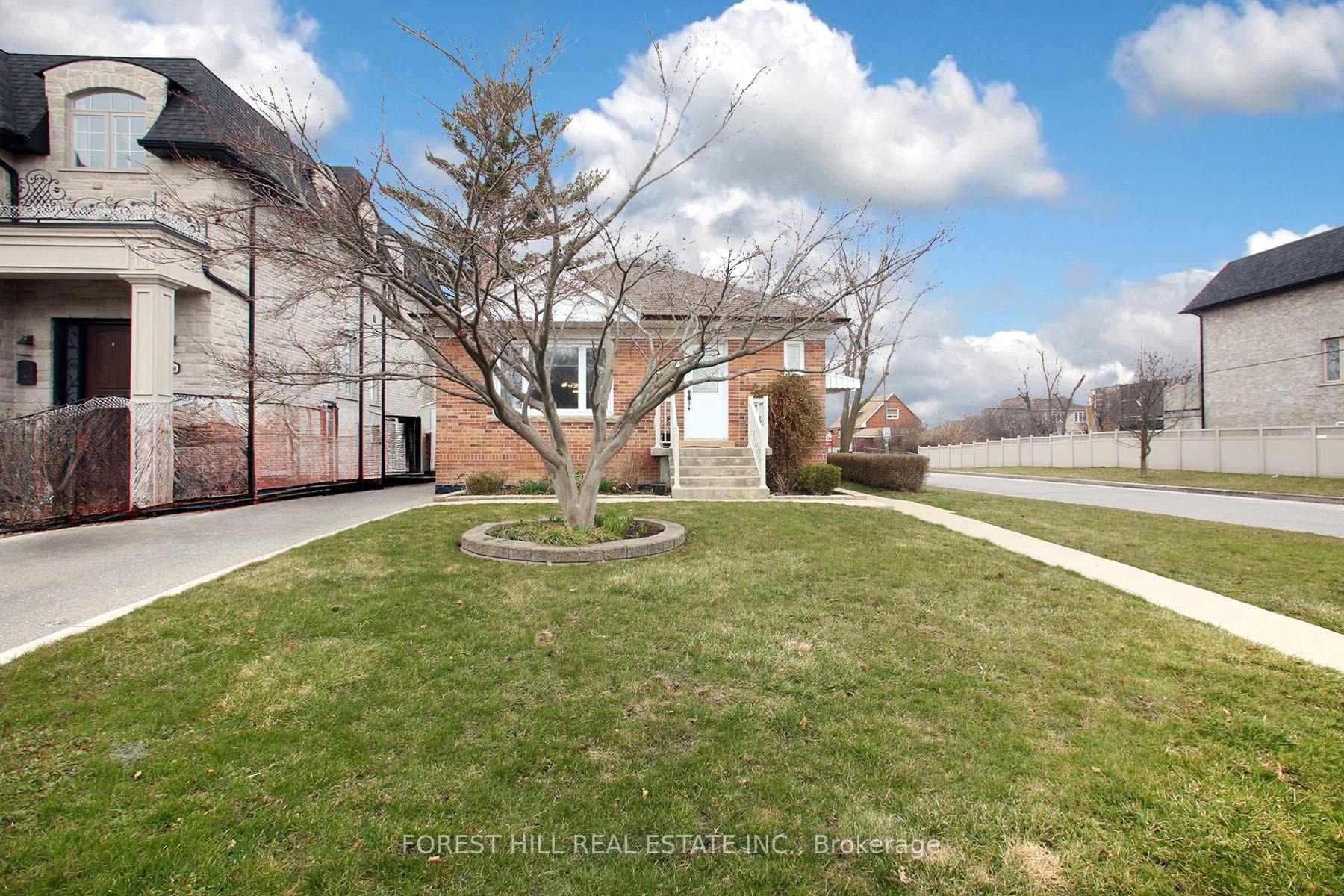 26 Alexis Boulevard, North York (Bathurst Manor / Clanton Park), ON M3H 2P4 - Photo 1
