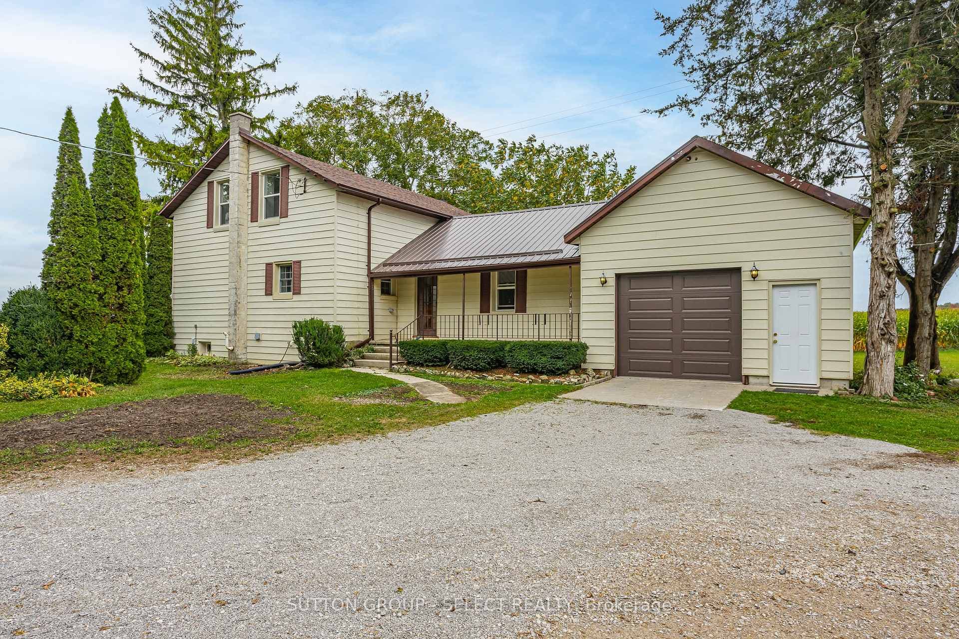 4 Br, 2 Baths on 2.6 acres w/3 outbuildings