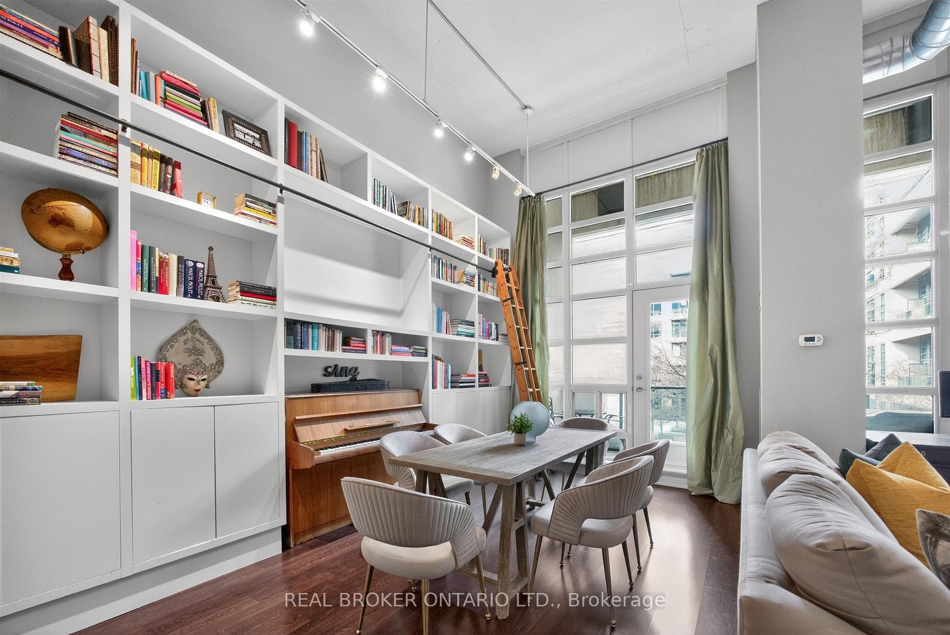 380 Macpherson Avenue Unit 209, Toronto C02