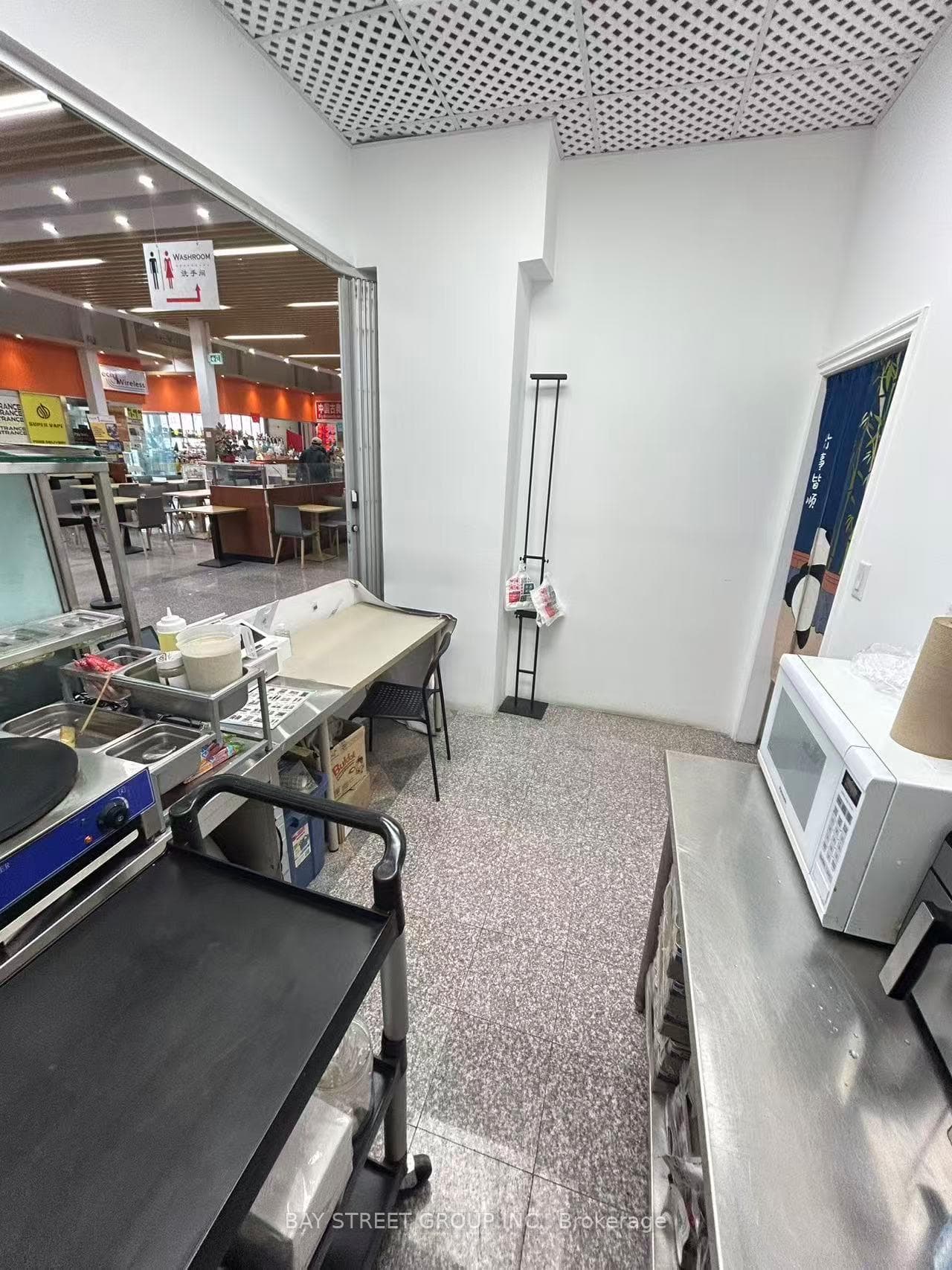 1000 Burnhamthorpe Road Unit 14, Mississauga, ON L5C 2S4 - Photo 1