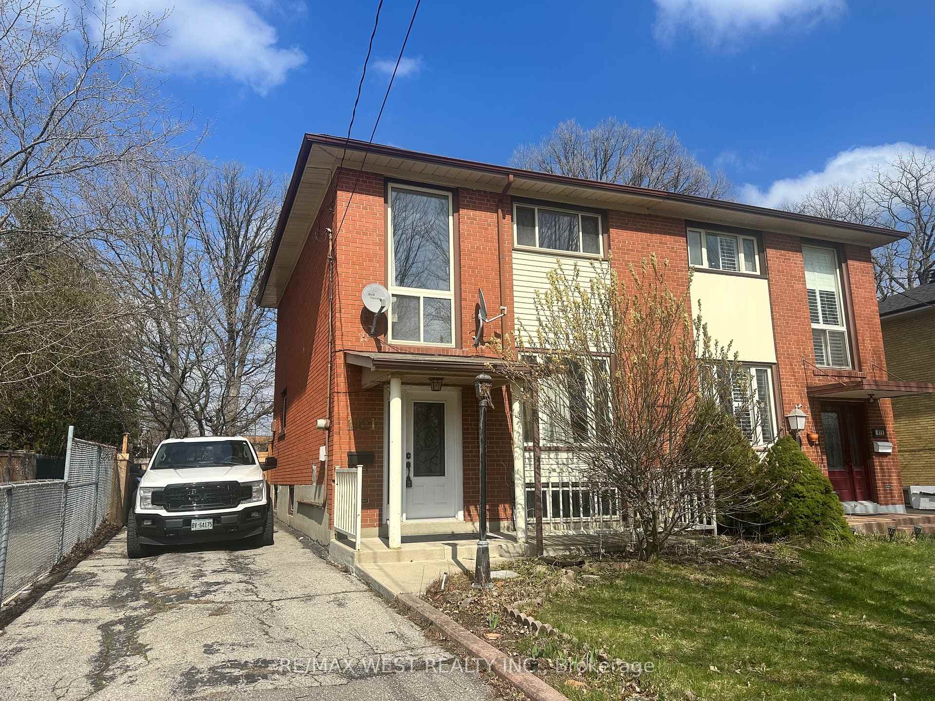1421 Freeport Drive, Mississauga, ON L5C 1S5 - Photo 1