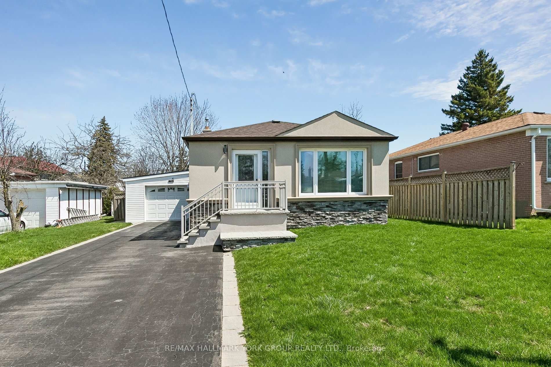 5 Larmere Court, Dorset Park / Kennedy Park, ON M1K 1V8 - Photo 1