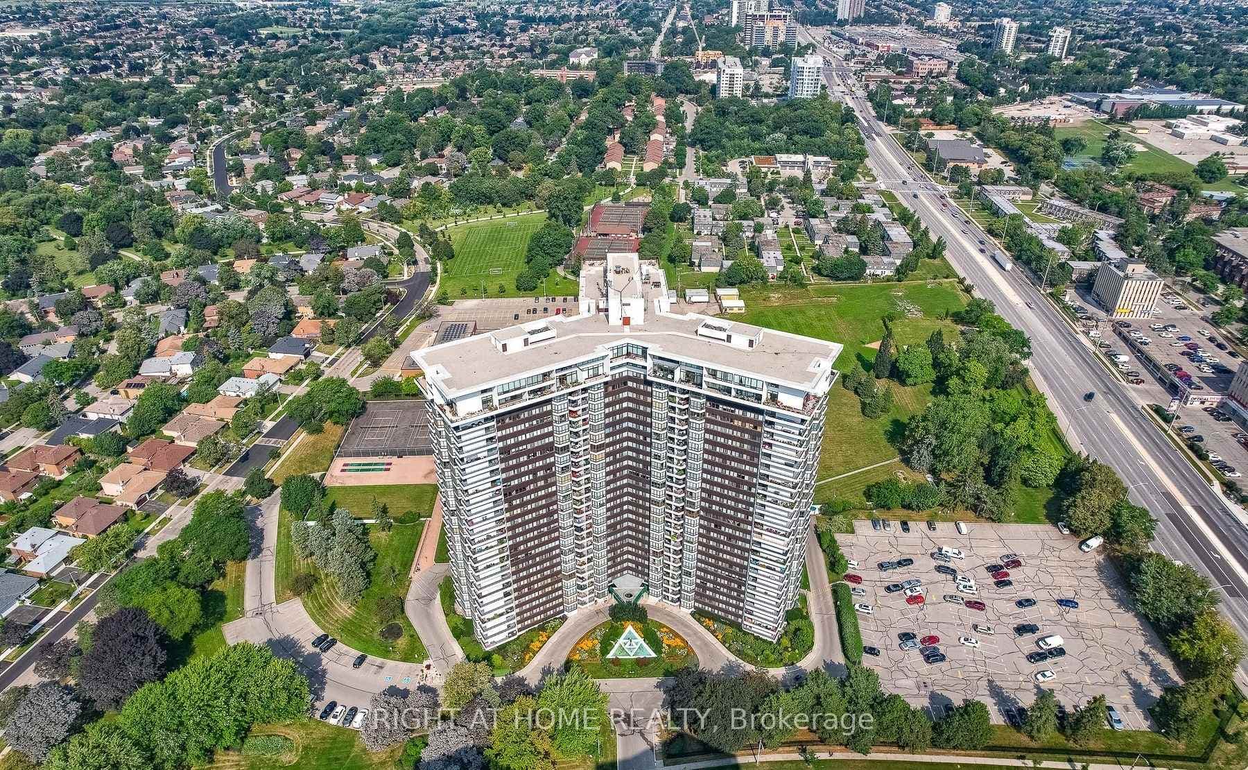 1333 Bloor Street Unit 1107, Mississauga, ON L4Y 3T6 - Photo 1