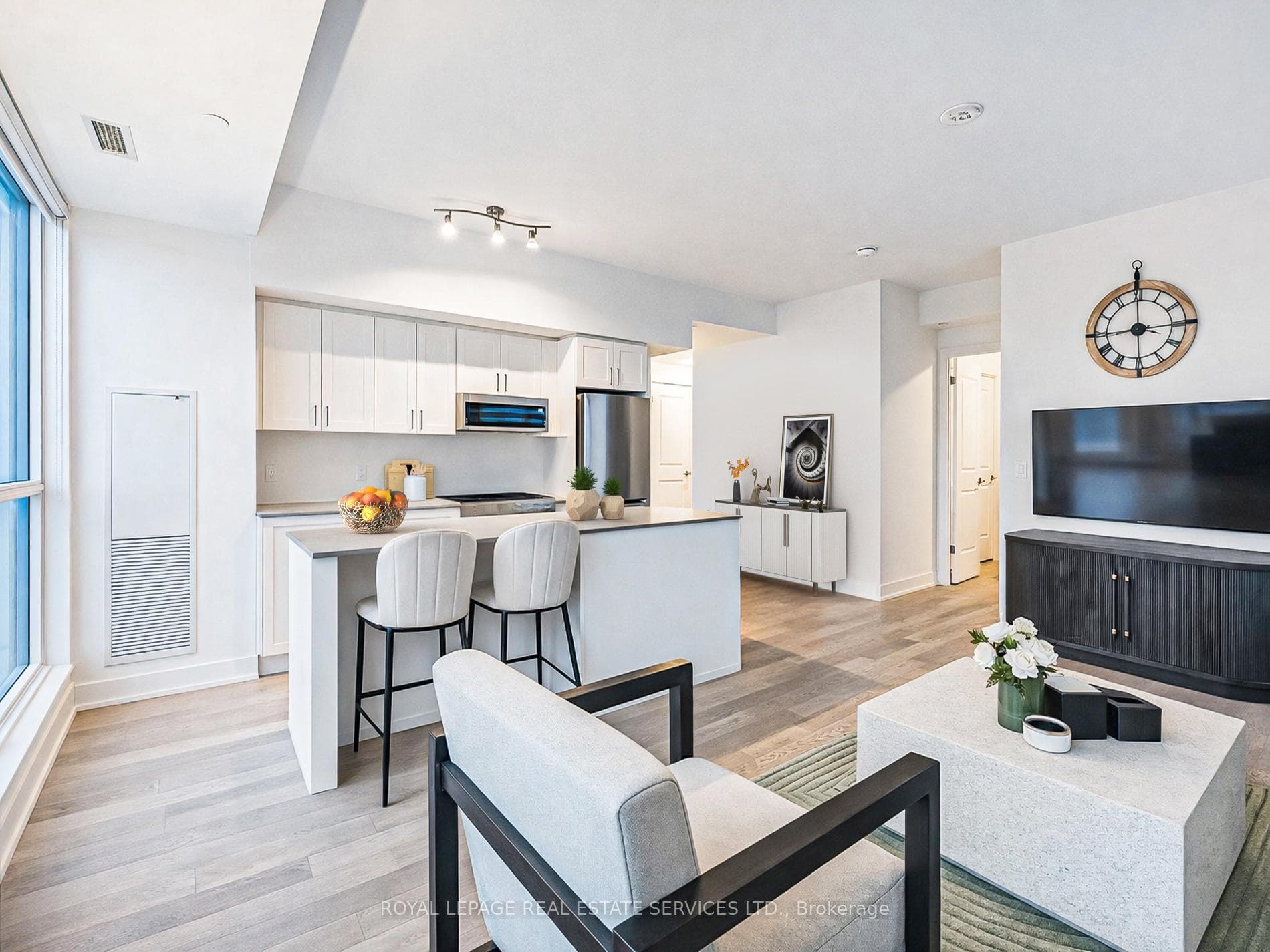 1063 Douglas McCurdy Common Unit 303, Mississauga, ON L5G 0C5 - Photo 1