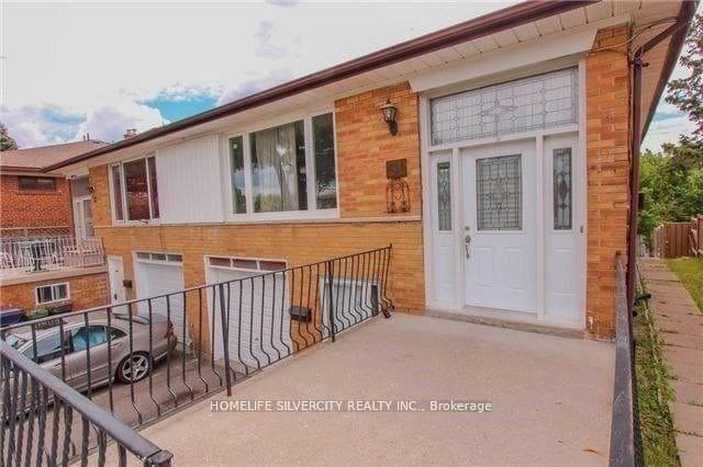 31 Lakeland Drive Unit Upper Level, Etobicoke (West Mall / Rexdale), ON M9V 1M8 - Photo 1