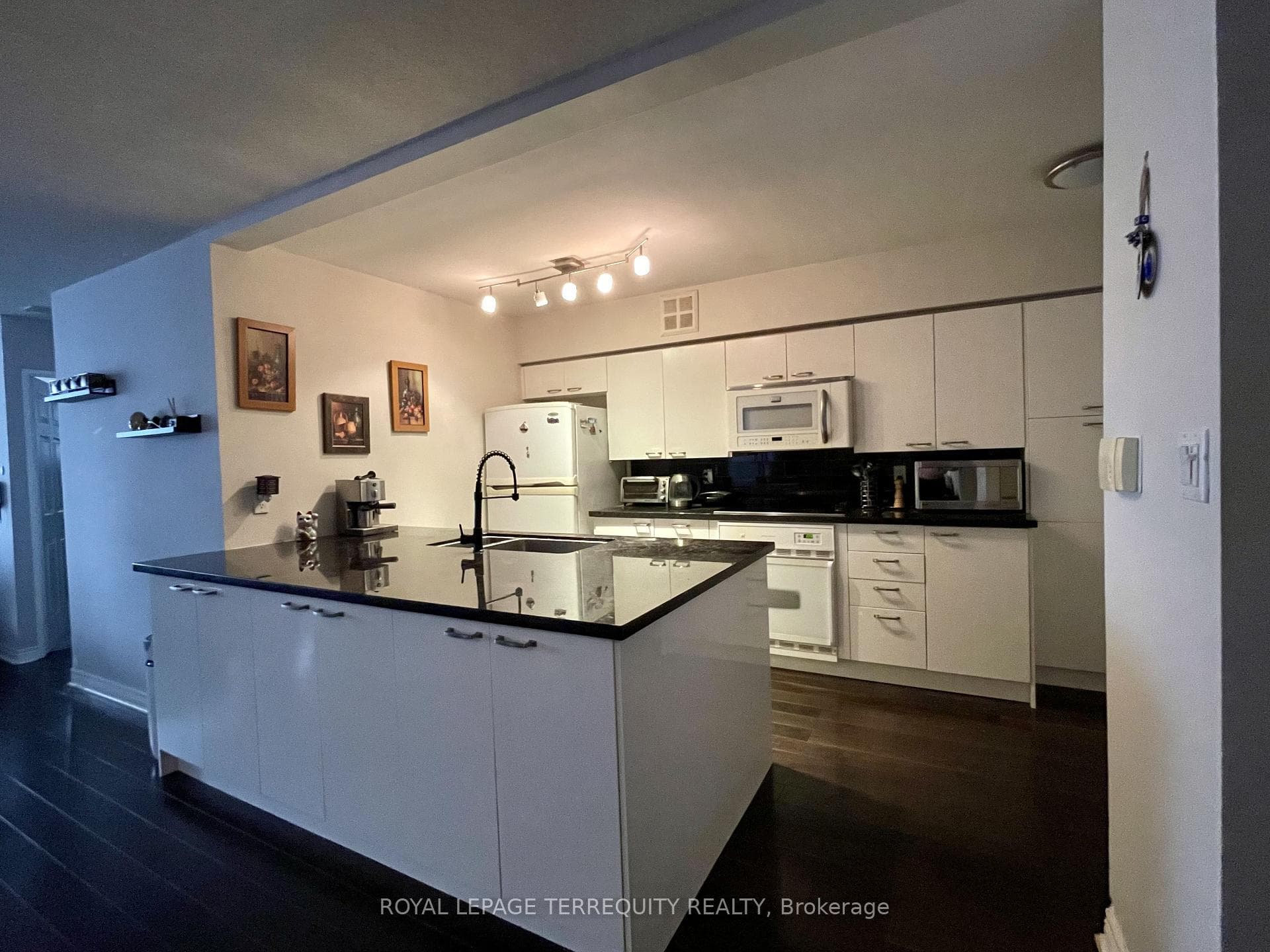 30 Greenfield Avenue Unit 1009, Willowdale / Newtonbrook, ON M2N 6N3 - Photo 1