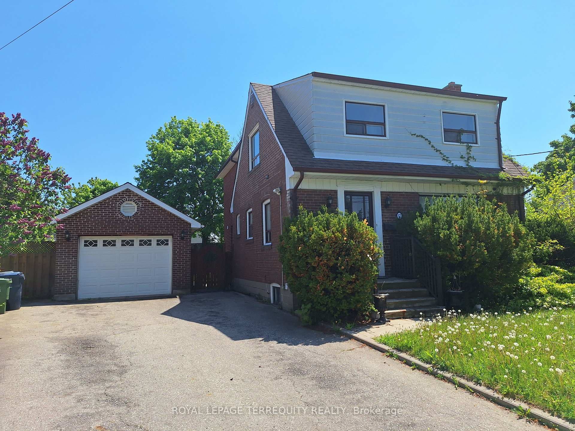 17 Compton Crescent
