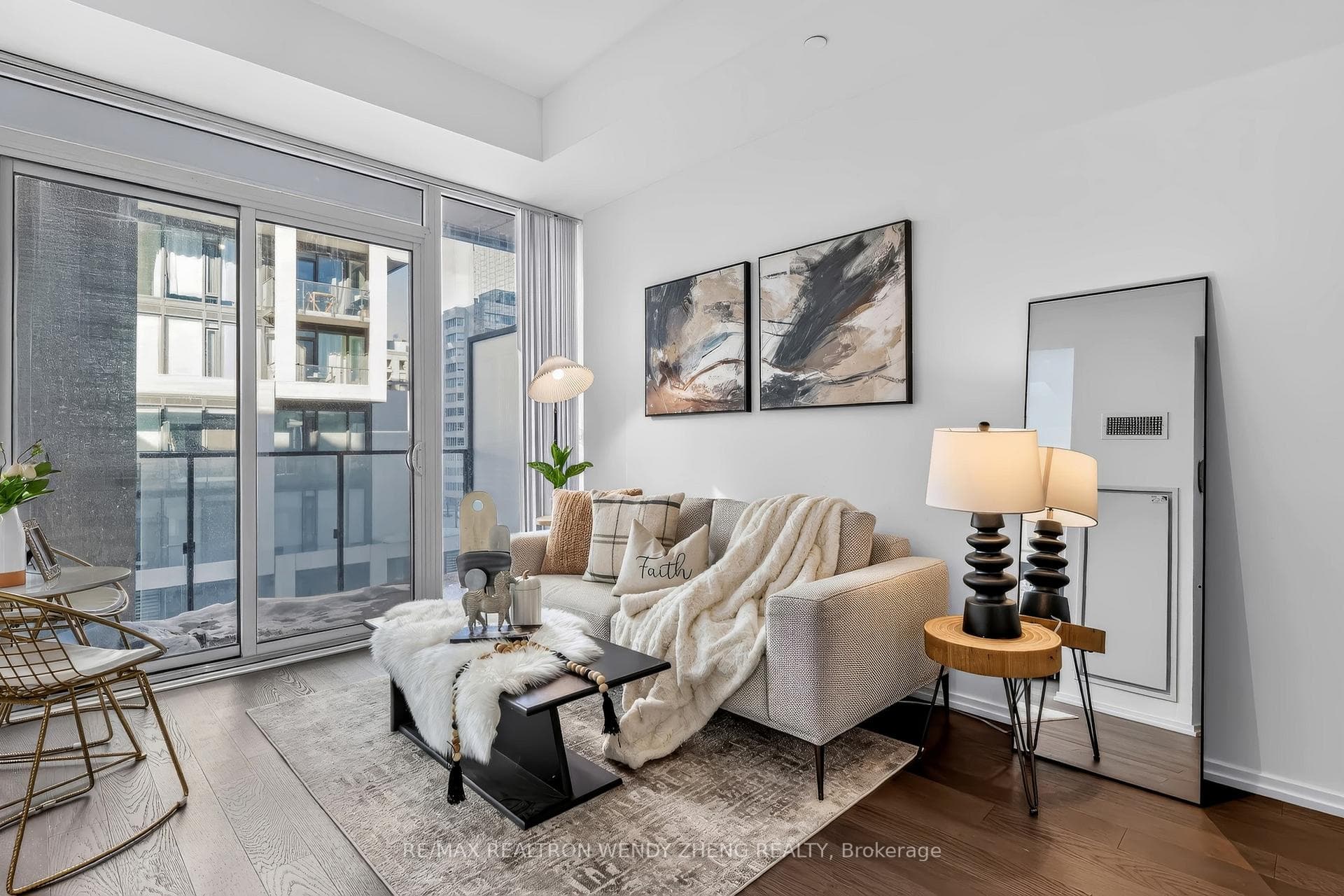 8 Hillsdale Avenue Unit 1133, Leaside / Davisville, ON M4S 0B2 - Photo 1