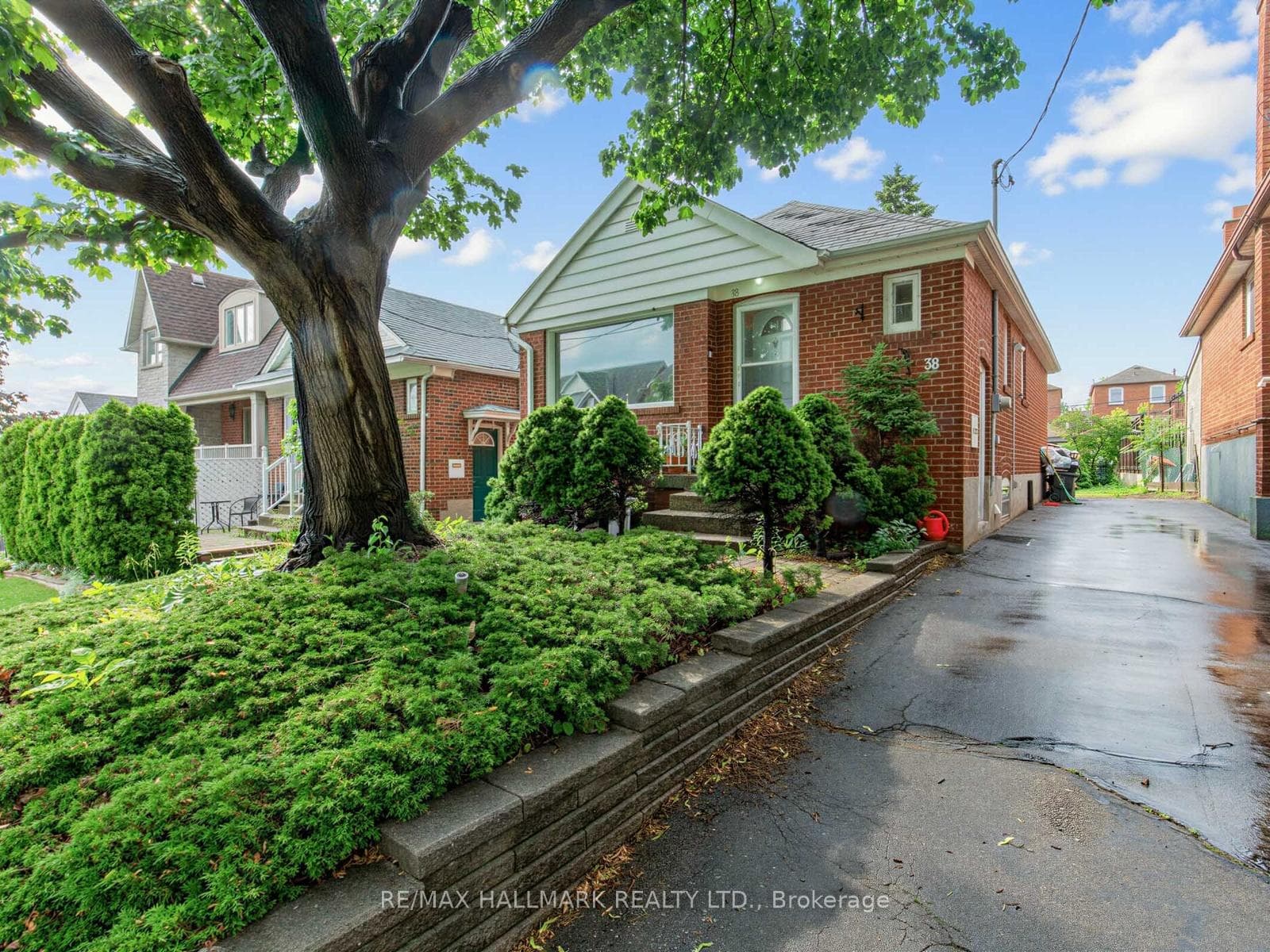 38 Ypres Road, Keelesdale / Eglinton West, ON M6M 1N9 - Photo 1
