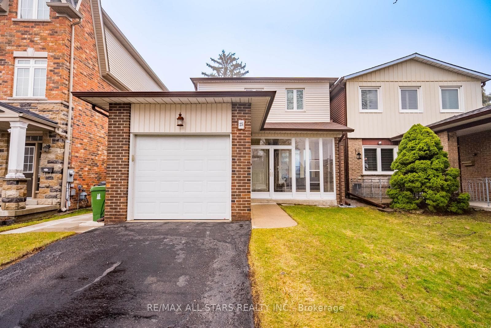 25 Thistlewaite Crescent, Agincourt / Milliken