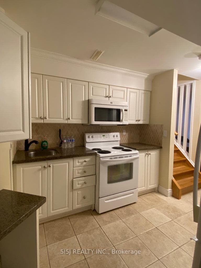 3197 Oakview Road, Mississauga, ON L5N 7N9 - Photo 1