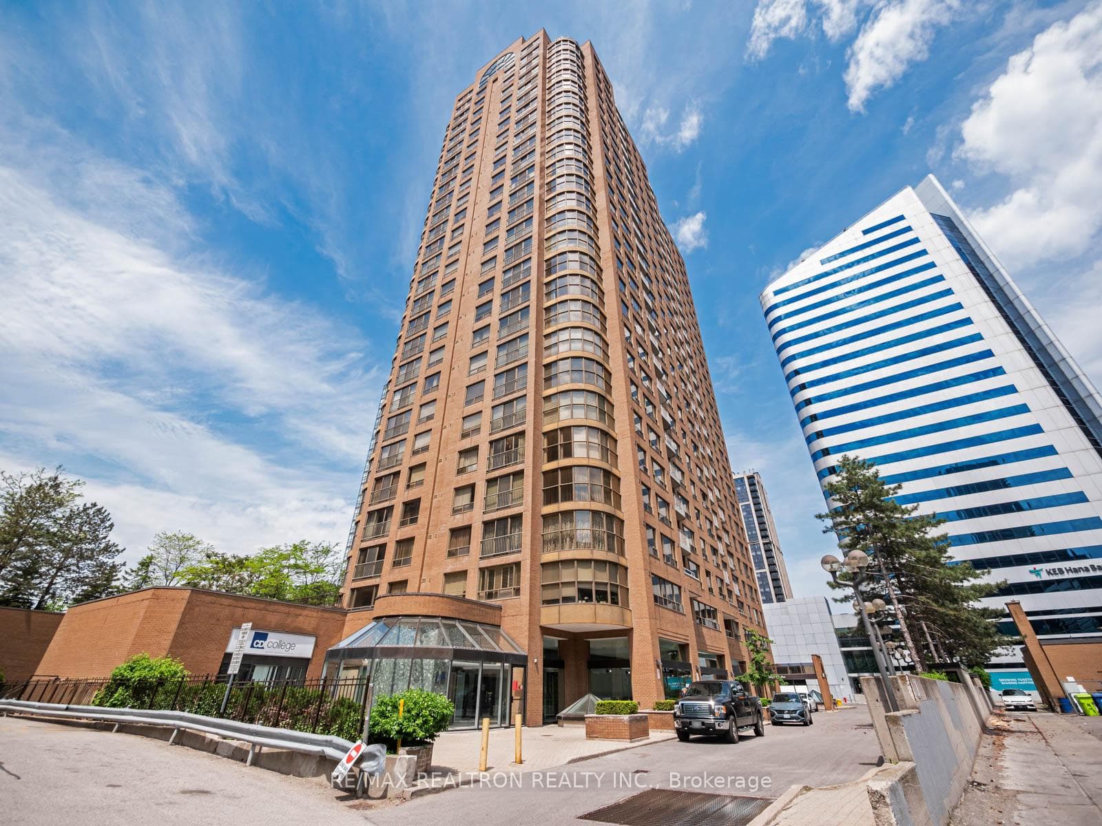 100 Upper Madison Avenue Unit #1709, Thornhill / Willowdale, ON M2N 6M4 - Photo 1