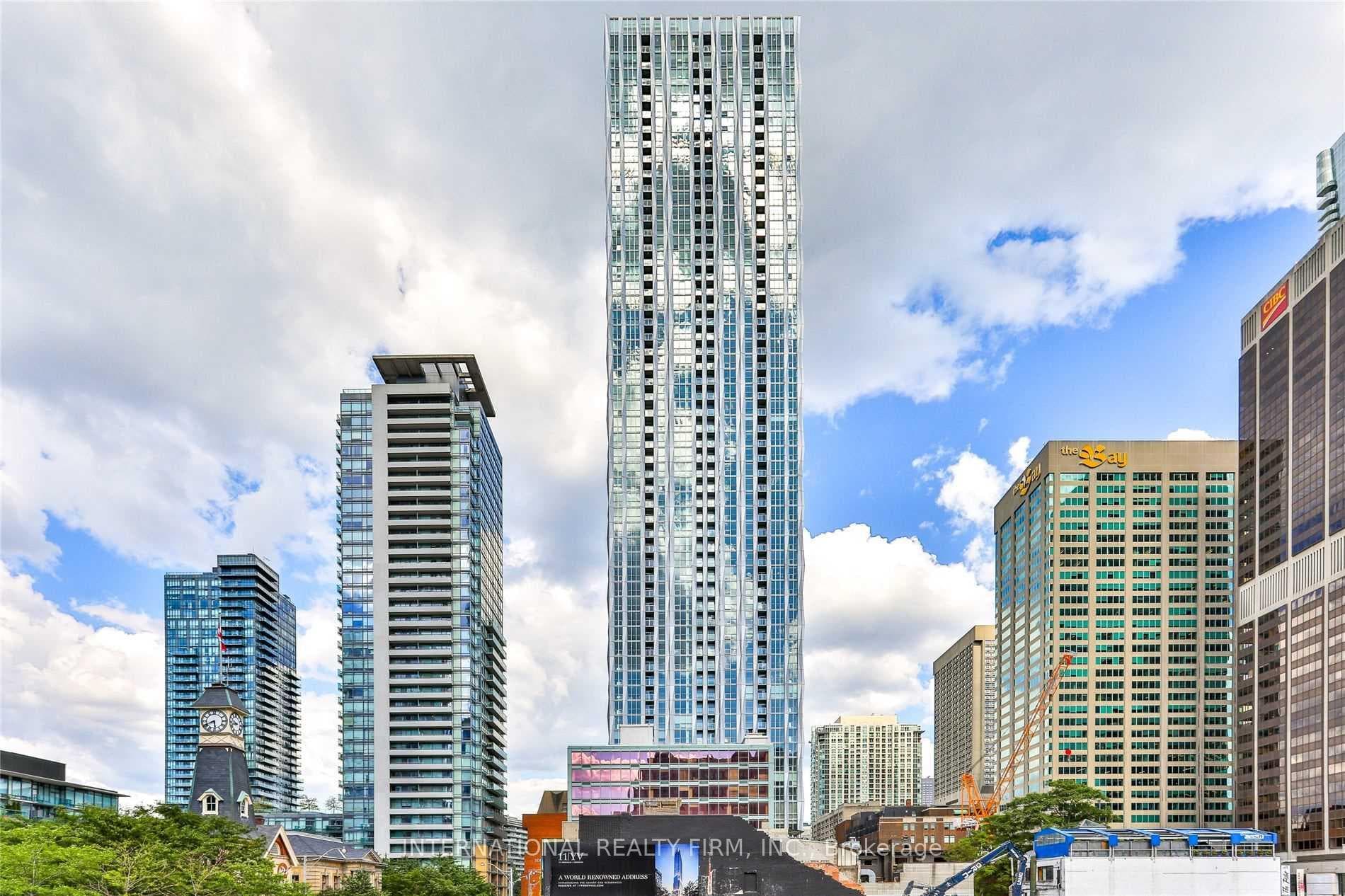 1 Yorkville Avenue Unit 4212, Annex / Yorkville / Summerhill, ON M4W 1L1 - Photo 1
