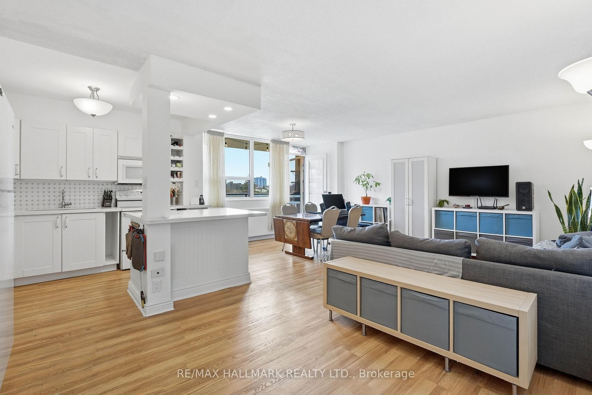 180 Markham Road Unit 503, Scarborough Town Centre, ON M1M 2Z9 - Photo 1