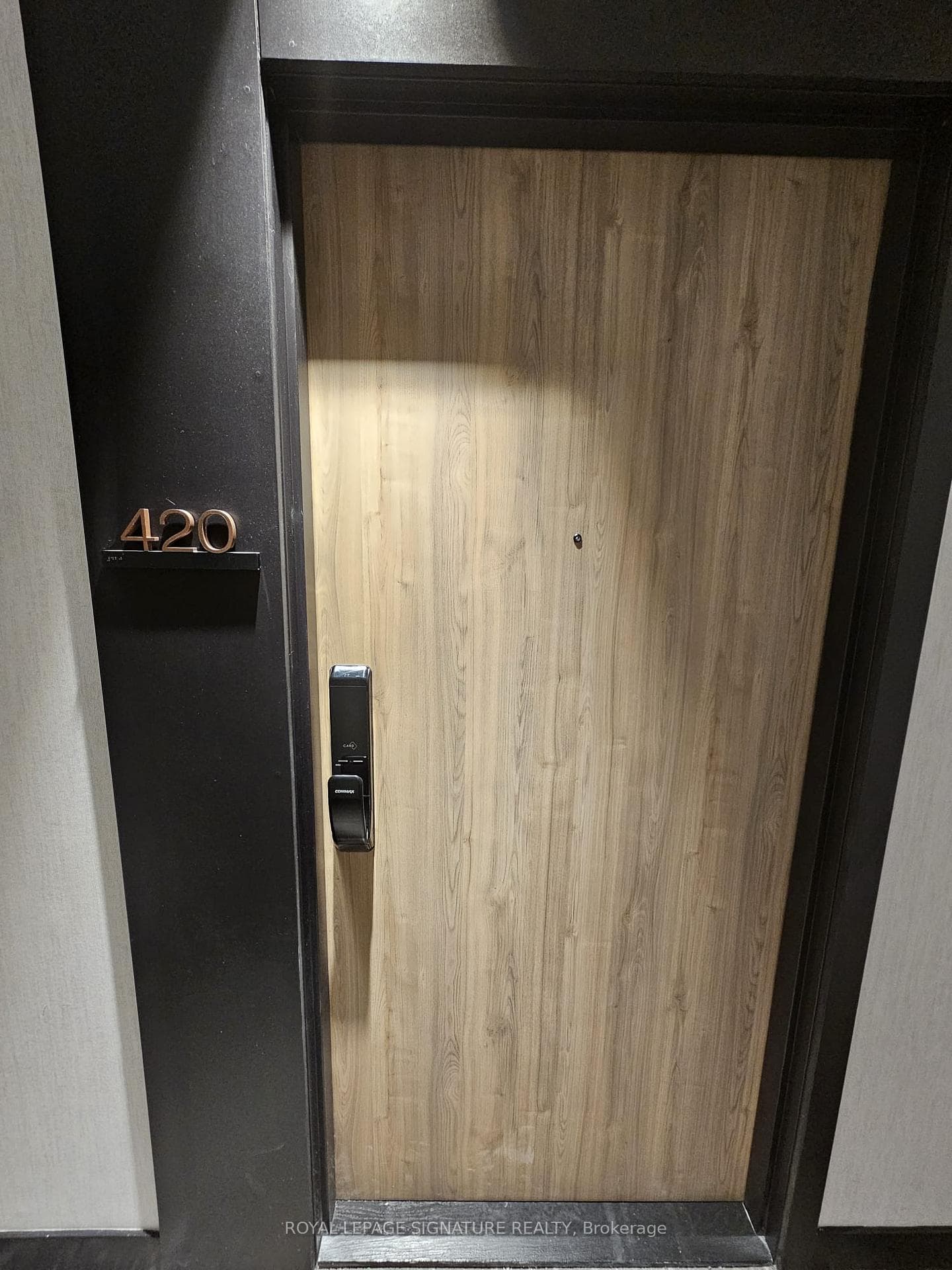 1 Fairview Road Unit 420, Mississauga, ON L5A 0B4 - Photo 1