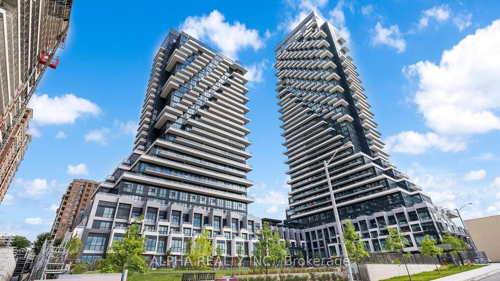 30 Inn On The Park Drive Unit 3809, Don Mills / Parkwoods / Victoria Village, ON M3C 0P8 - Photo 1