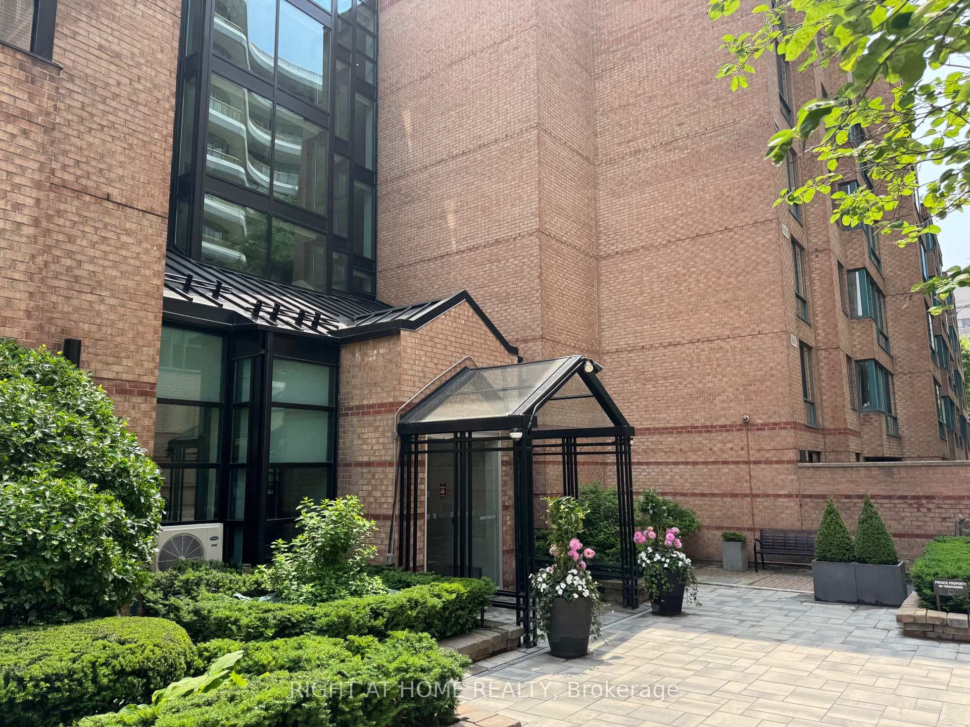 225 Davenport Road Unit 319, Annex / Yorkville / Summerhill, ON M5R 3R2 - Photo 1