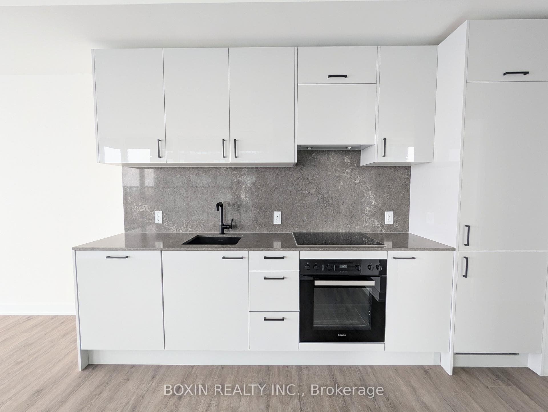 1 Quarrington Lane Unit 1807, Don Mills / Parkwoods / Victoria Village, ON M3C 0S4 - Photo 1