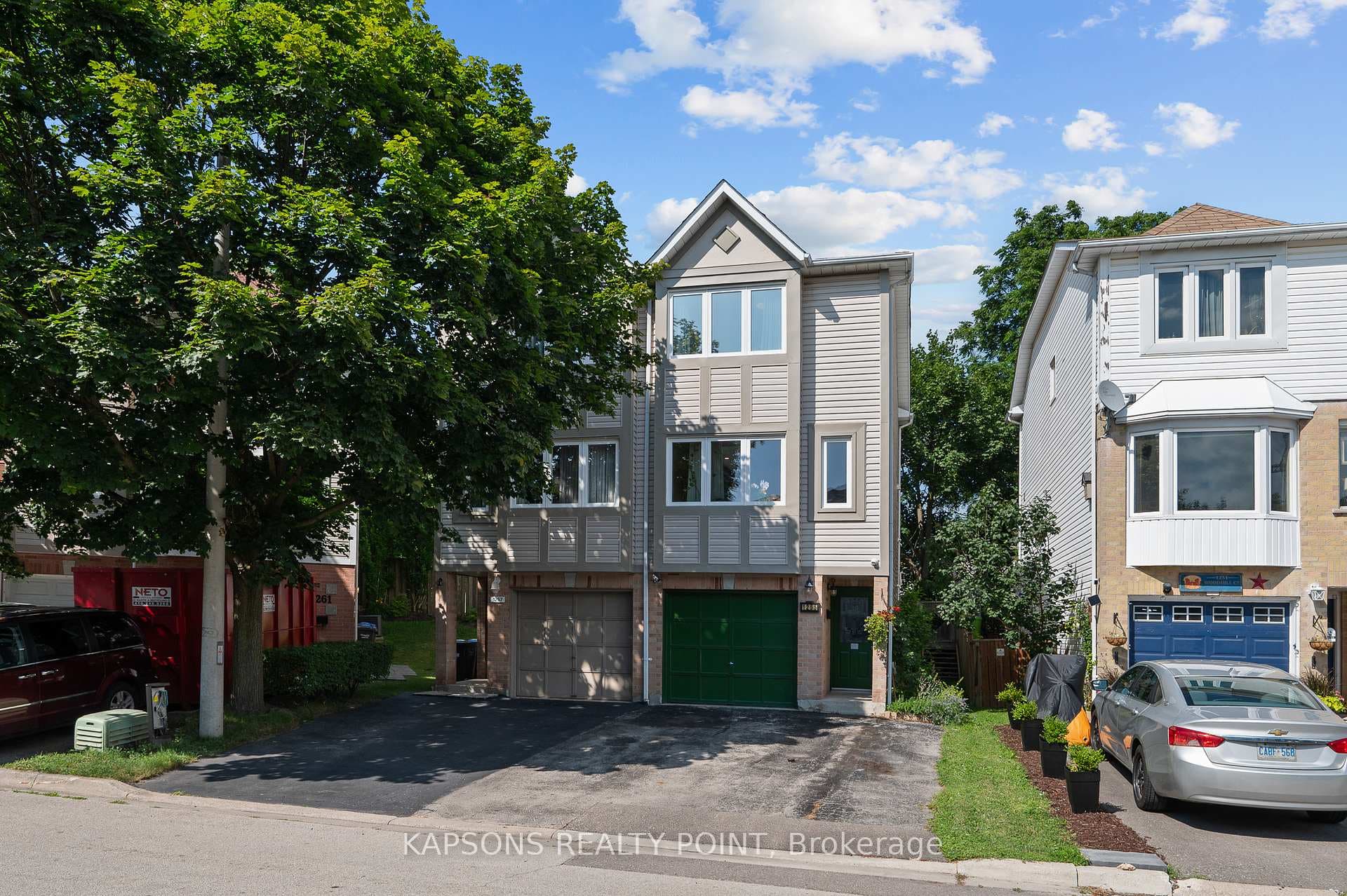 1255 Woodhill Court, Mississauga, ON L5E 3H2 - Photo 1