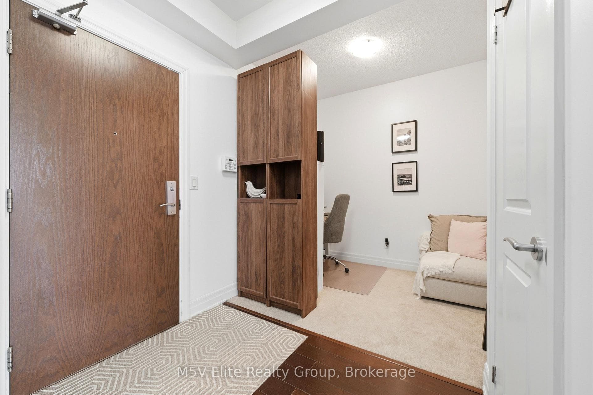 111 Civic Square Gate Unit 330, Aurora