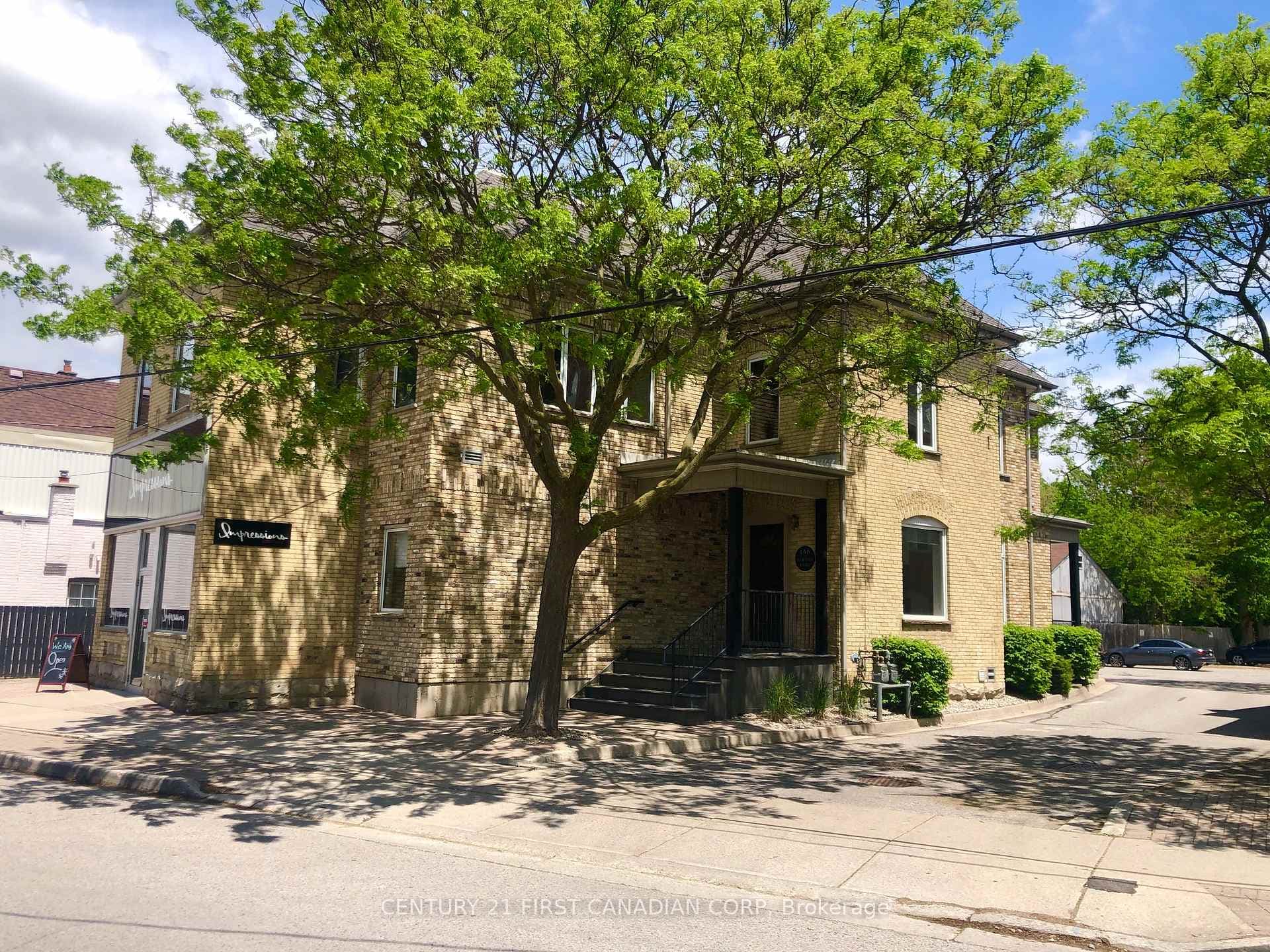 BEST LOCATION - Centre of Wortley Village!