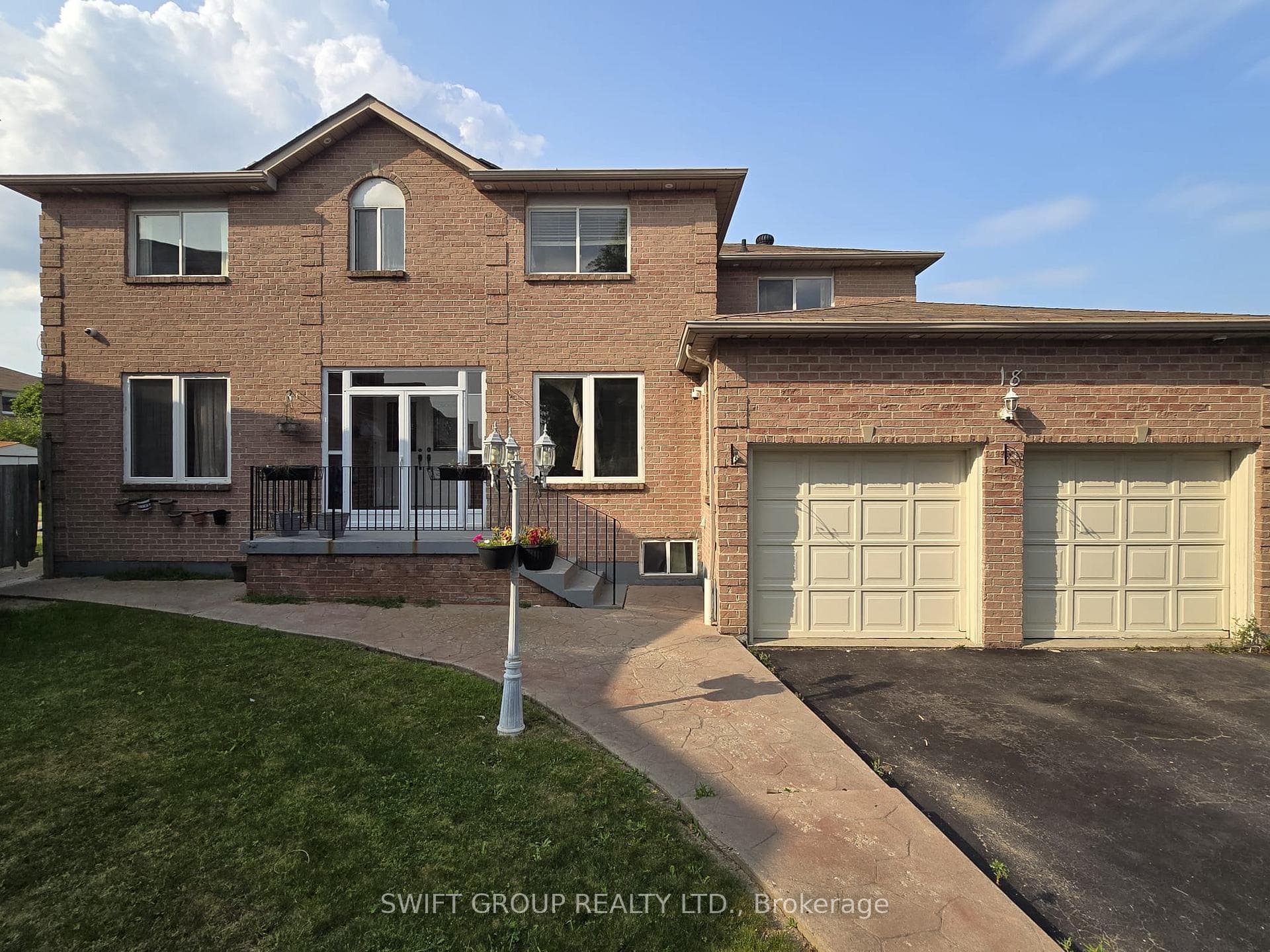 18 Samson Court, Brampton, ON L6Y 3M4 - Photo 1