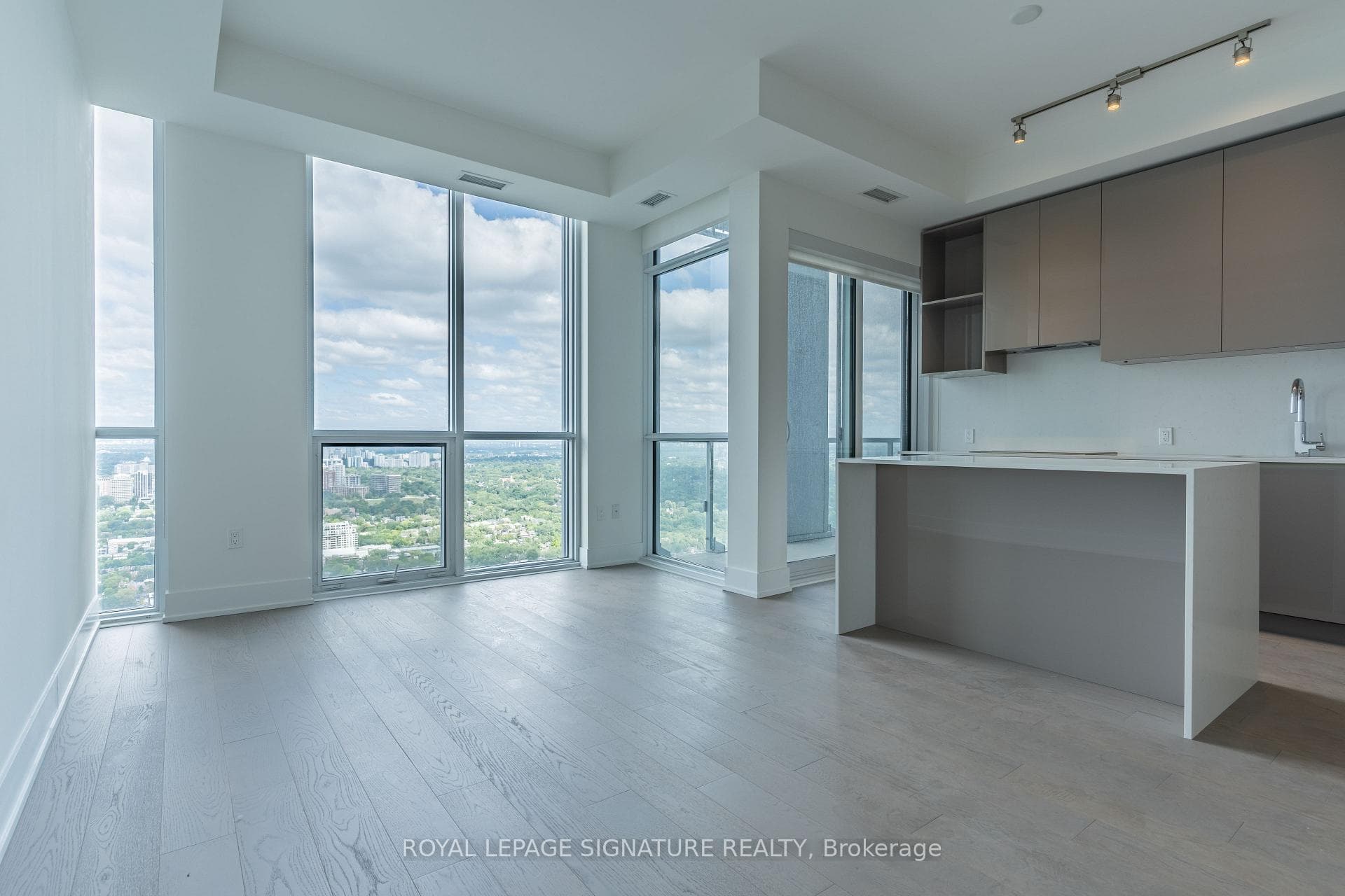 1 Yorkville Avenue Unit 5606, Annex / Yorkville / Summerhill, ON M4W 0B1 - Photo 1
