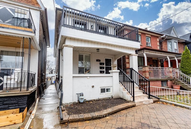 216 Campbell Avenue Unit A, Bloor West Village / Swansea, ON M6P 3V4 - Photo 1